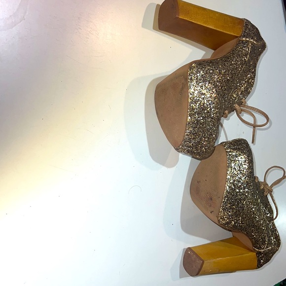 Steve Madden Cirkus-S 6M gold glitter|retro vibes| chuck wood heel - Picture 2 of 6